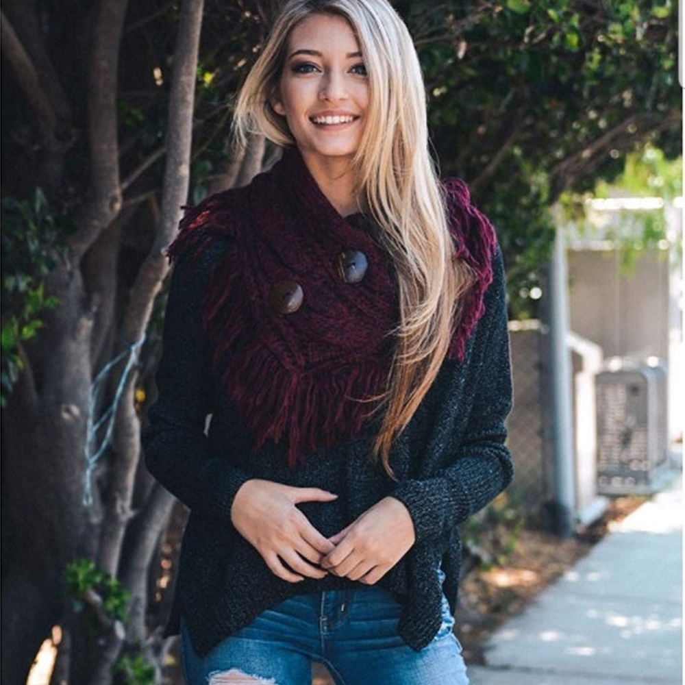 Fringe Infinity Scarf with 2 Buttons (Burgundy) - Picture 2 of 3